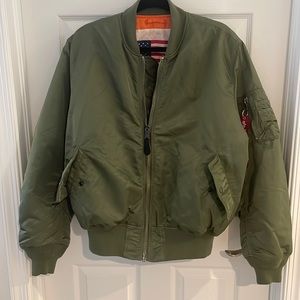 Alpha Industries INC Mens size Large Army Green Bomber Jacket